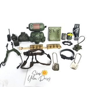Lot of 17 G.I. JOE World Peacekeepers Military Accessories Gear Bag Radio‎ 1347